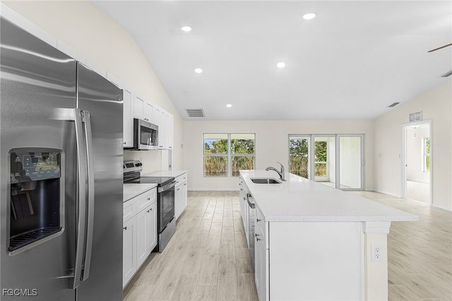 3916 NE 9th PL, Cape Coral, FL 33909