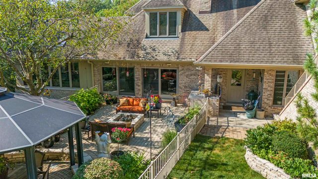200 W RAVINWOODS Road, Peoria, IL 61615