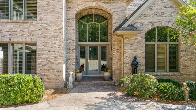 200 W RAVINWOODS Road, Peoria, IL 61615