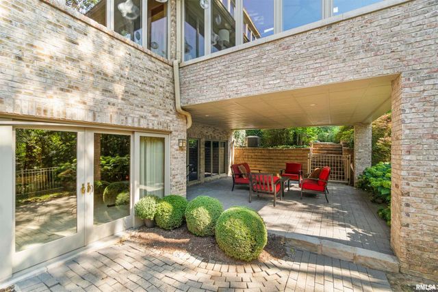 200 W RAVINWOODS Road, Peoria, IL 61615