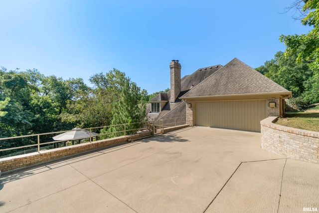 200 W RAVINWOODS Road, Peoria, IL 61615