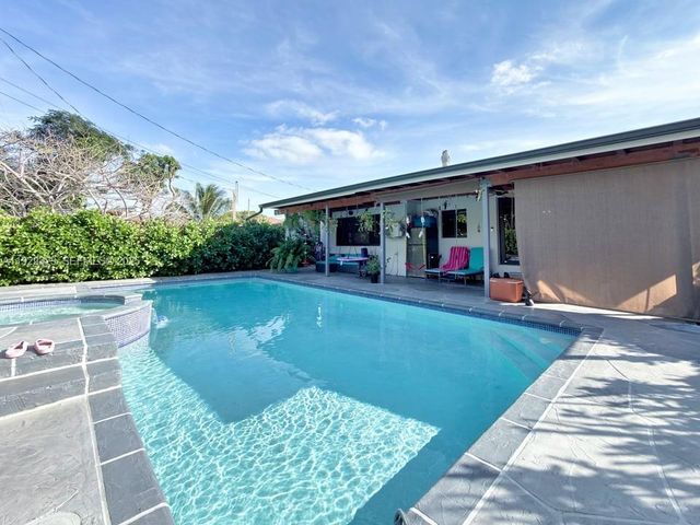 2241 SW 26th St, Miami, FL 33133