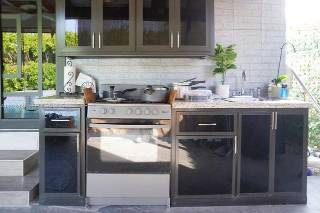 2241 SW 26th St, Miami, FL 33133