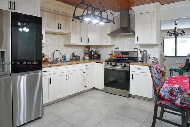 2241 SW 26th St, Miami, FL 33133