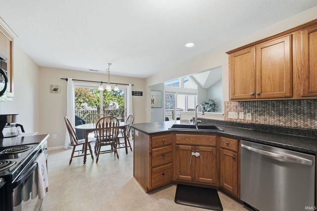 2910 Marguerite Drive, Huntertown, IN 46748