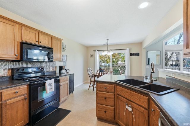 2910 Marguerite Drive, Huntertown, IN 46748