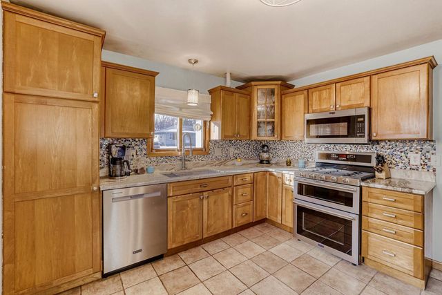 565 Hugo Street NE, Fridley, MN 55432