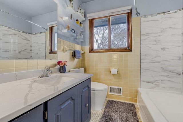 565 Hugo Street NE, Fridley, MN 55432