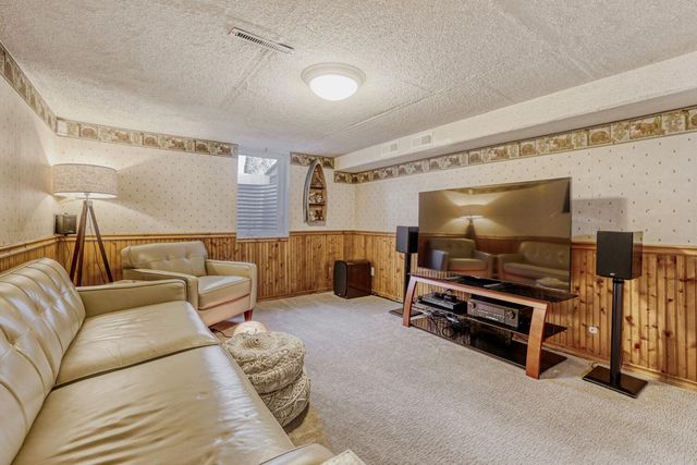 565 Hugo Street NE, Fridley, MN 55432