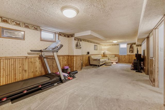 565 Hugo Street NE, Fridley, MN 55432