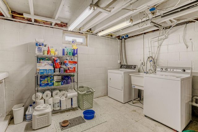 565 Hugo Street NE, Fridley, MN 55432