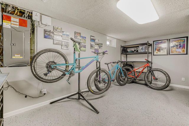 565 Hugo Street NE, Fridley, MN 55432