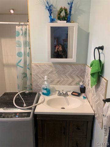 105 Eloise, Syracuse, NY 13207