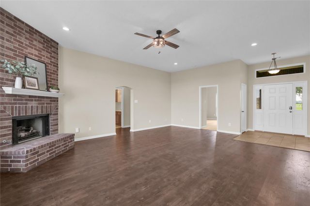 11004 Mlcak Road, Sealy, TX 77474