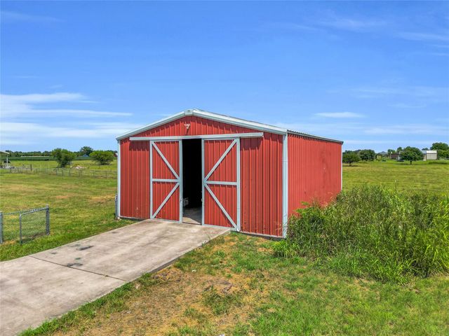 11004 Mlcak Road, Sealy, TX 77474