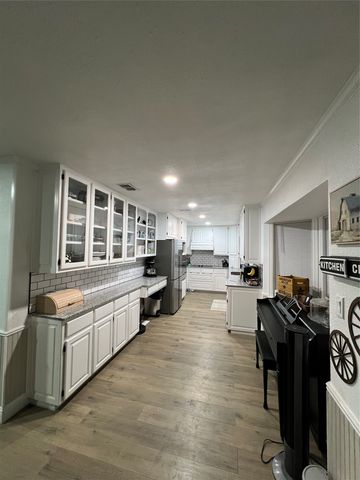 200 33rd Street, Mineral Wells, TX 76067