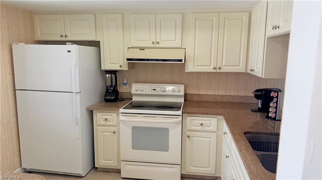 Image 13 of property listing at 3803 11th PL 1210, Cape Coral, FL 33904