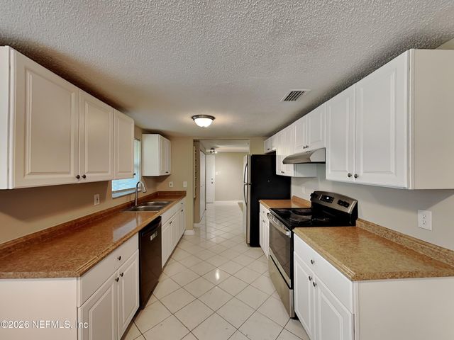 2816 COMMANCHE Avenue, Orange Park, FL 32065