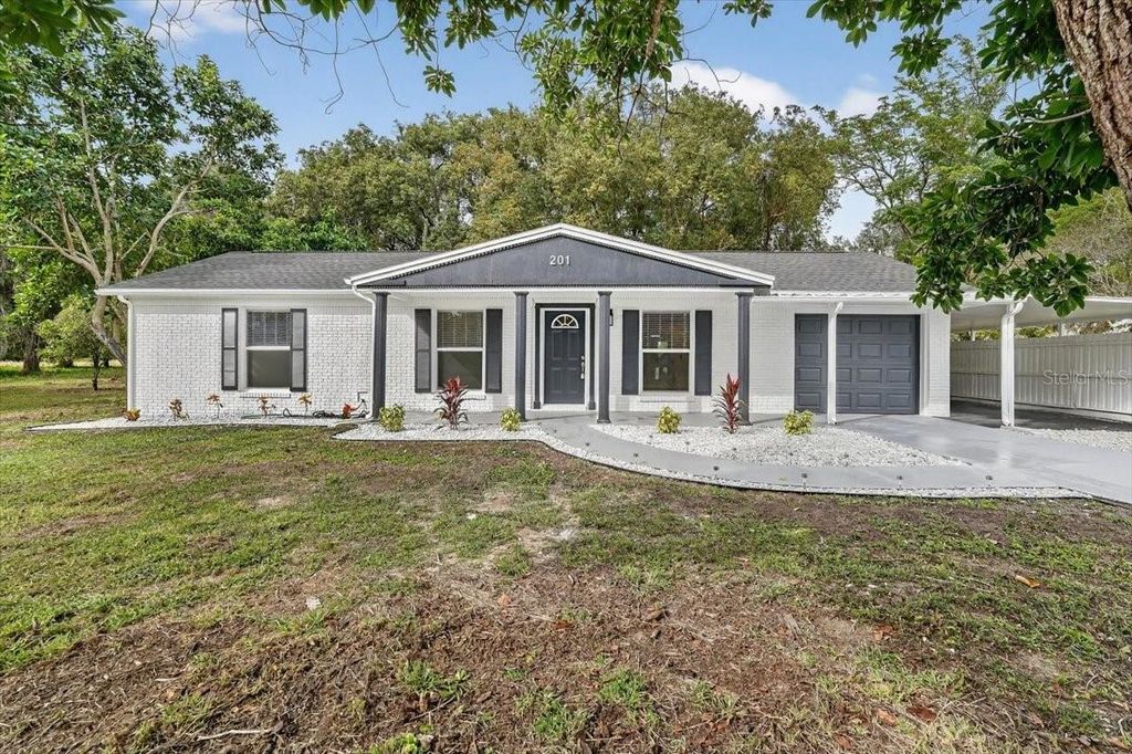 201 S MARE AVENUE, Howey In The Hills, FL 34737