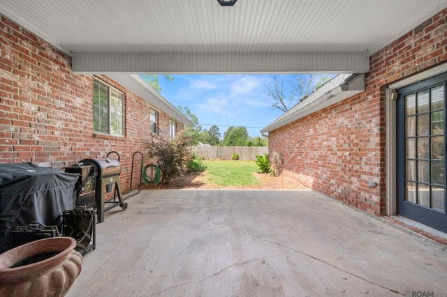 22325 Sutter Ln, Zachary, LA 70791