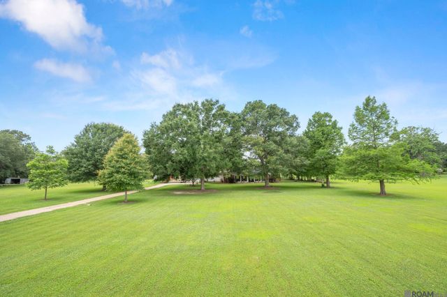 22325 Sutter Ln, Zachary, LA 70791