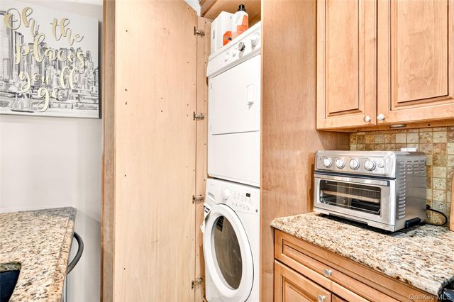 19950 21st Avenue 1158, Whitestone, NY 11357