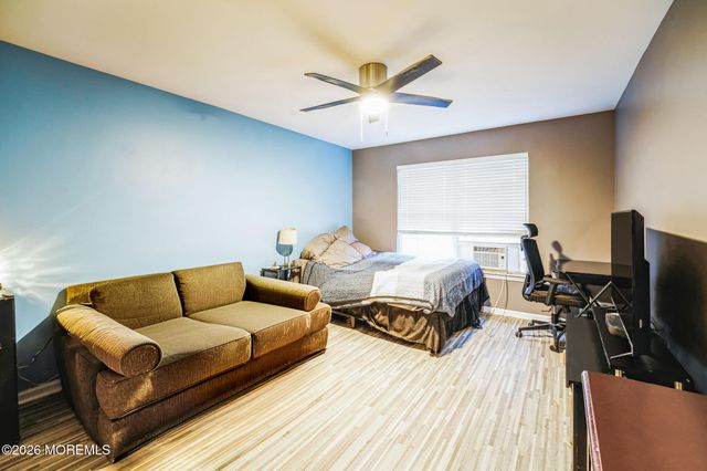 27 Lena Court, Berkeley, NJ 08721