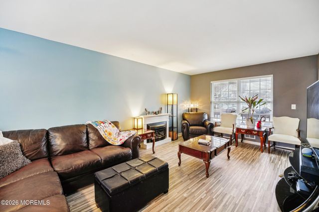 27 Lena Court, Berkeley, NJ 08721