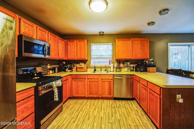 27 Lena Court, Berkeley, NJ 08721