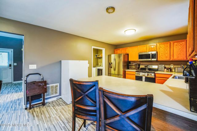 27 Lena Court, Berkeley, NJ 08721