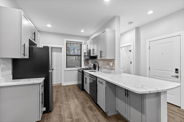 6111 N Winthrop Avenue 3, Chicago, IL 60660