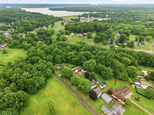 3192 Roselawn Drive, Niles, OH 44446