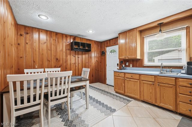 3192 Roselawn Drive, Niles, OH 44446