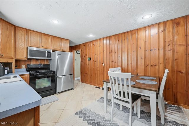 3192 Roselawn Drive, Niles, OH 44446