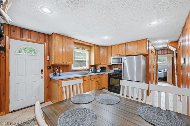 3192 Roselawn Drive, Niles, OH 44446