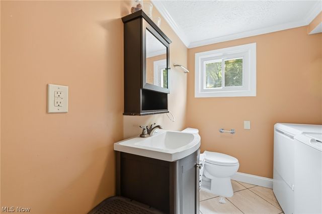 3192 Roselawn Drive, Niles, OH 44446