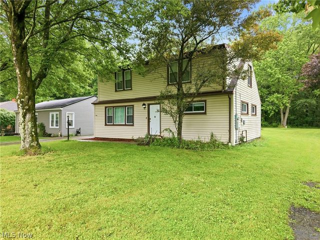 3192 Roselawn Drive, Niles, OH 44446