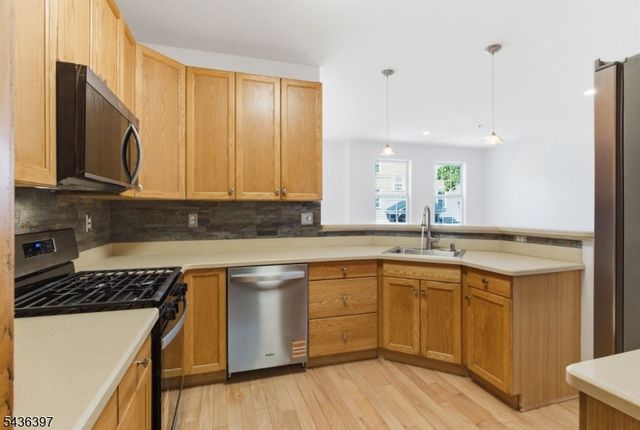 131 Brittany Ct, Clifton City, NJ 07013