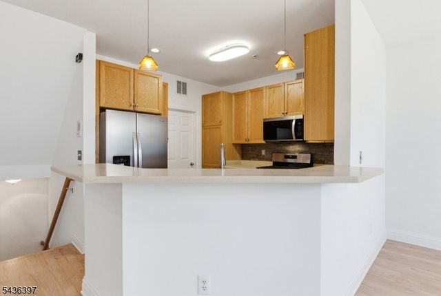 131 Brittany Ct, Clifton City, NJ 07013