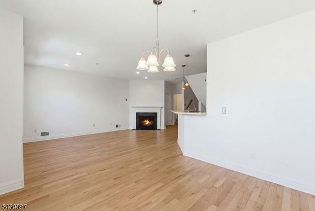 131 Brittany Ct, Clifton City, NJ 07013