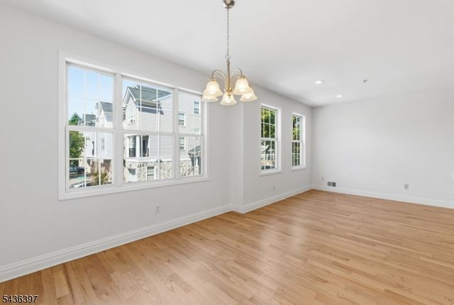 131 Brittany Ct, Clifton City, NJ 07013
