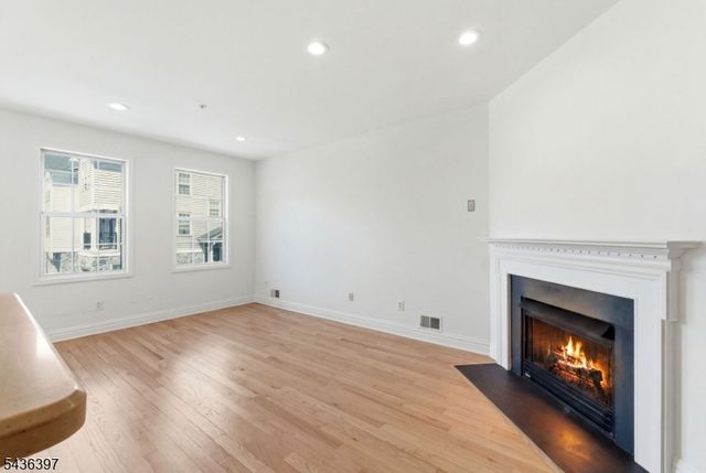 131 Brittany Ct, Clifton City, NJ 07013