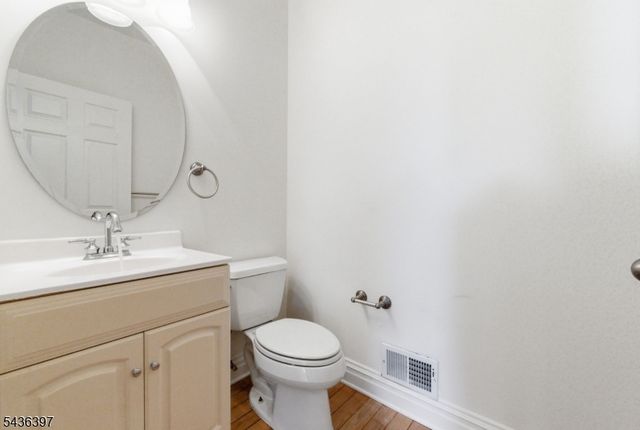 131 Brittany Ct, Clifton City, NJ 07013