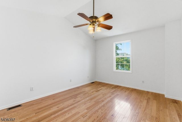 131 Brittany Ct, Clifton City, NJ 07013