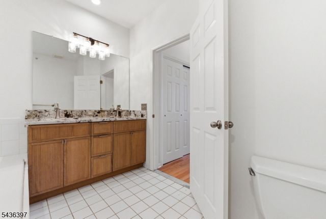131 Brittany Ct, Clifton City, NJ 07013