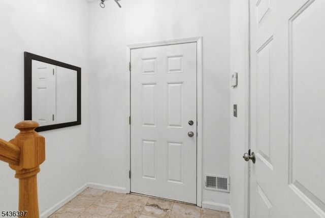 131 Brittany Ct, Clifton City, NJ 07013