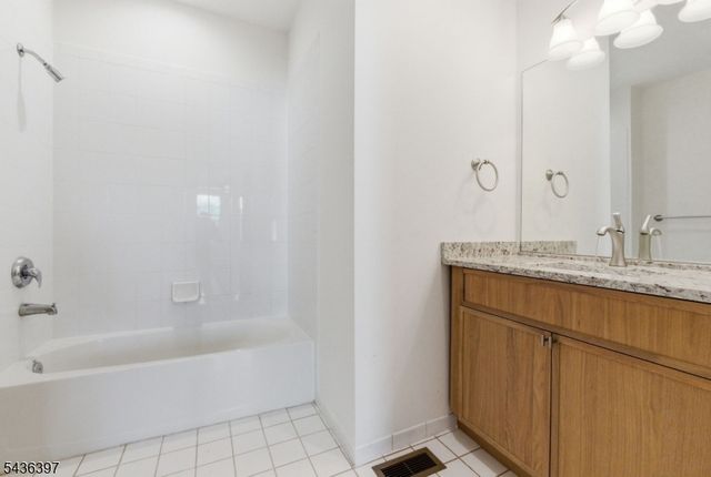 131 Brittany Ct, Clifton City, NJ 07013
