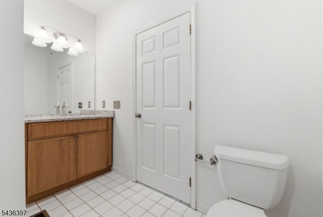 131 Brittany Ct, Clifton City, NJ 07013