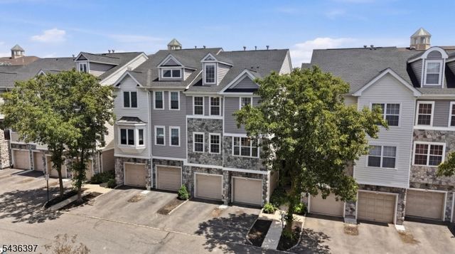 131 Brittany Ct, Clifton City, NJ 07013
