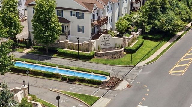 131 Brittany Ct, Clifton City, NJ 07013